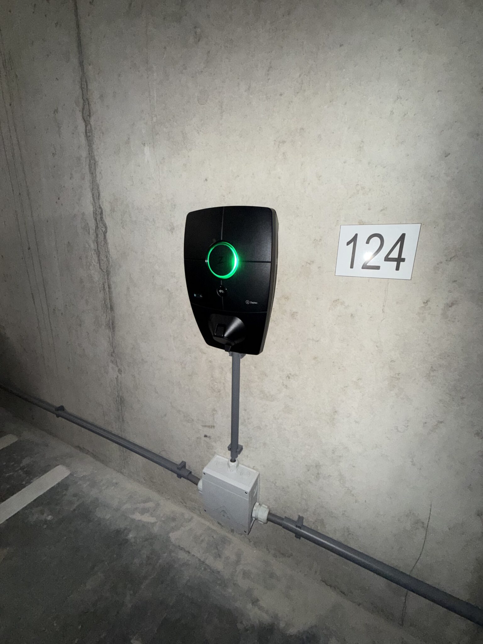 Zaptec laadpaal VvE parkeergarage in Blokker