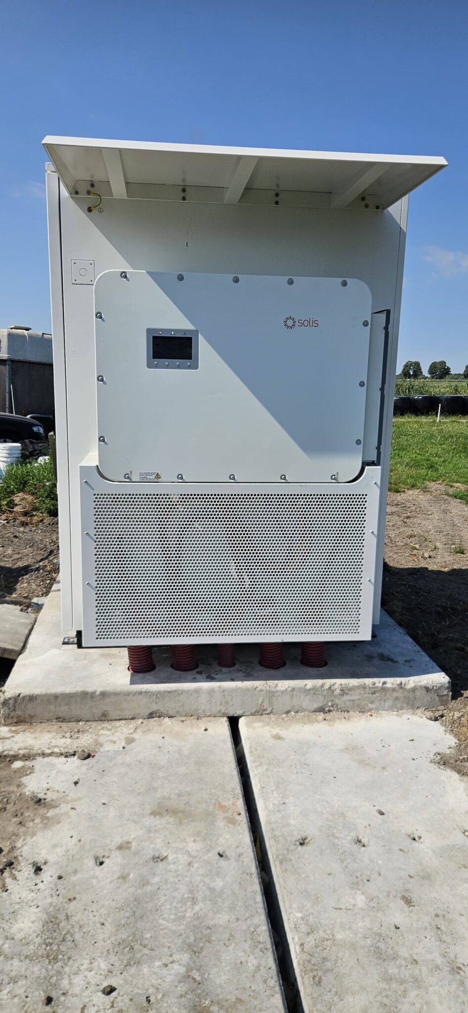 Voorzijde van de zakelijke batterij die is geïnstalleerd